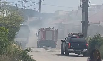 Φωτιά σε σχολικό λεωφορείο στη Ρόδο με 80 μαθητές: «Κατεβείτε, θα εκραγεί!»