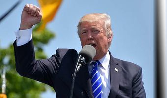 Έκτακτο: Ο Τραμπ ρίχνει στο 80% τους δασμούς με την Κίνα