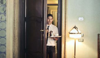 Επιστολή ξενοδόχων στον Υπουργό Α. Πλεύρη για τους μετακλητούς εργαζόμενους – Τι ζητούν 