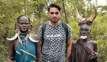 Ο Μιχάλης - Άγγελος Σαρηγιάννης από την Κω που ταξιδεύει σε όλο τον κόσμο και επιστρέφει στην Ελλάδα για να μοιράσει τις εμπειρίες του