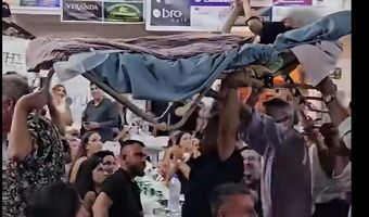 Κρήτη: Δεν άφησαν κατάκοιτη ηλικιωμένη μόνη στον Δεκαπενταύγουστο – Την πήγαν στο πανηγύρι με ξαπλώστρα