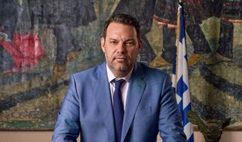Aπαγόρευσαν από τον Δήμαρχο Ρόδου να μιλήσει στα εγκαίνια των μνημείων - Ανακοίνωση κατά της Υπ. Πολιτισμού Λ. Μενδωνη