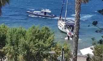 Στα "ρηχά" ιστιοφόρο λόγω ισχυρών ανέμων στην Β. Γεωργίου