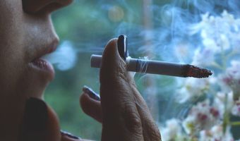 Αυξήθηκαν οι Ελληνες που αποφάσισαν να διακόψουν το κάπνισμα  