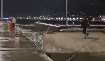 Aναγνώστρια: "Χαμός" πάλι στο λιμάνι της Κω με τα μπλόκια λόγω κακοκαιρίας - Τα δένουμε με δικά μας σχοινιά