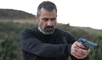 Στους κινηματογράφους το νέο αστυνομικό θρίλερ «Το Μυστικό του Δάσους» που γυρίστηκε στην Κω και πρωταγωνιστεί ο Κ. Καραθωμάς