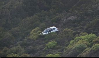 Ρόδος: Τράβηξε το τιμόνι για να γκρεμίσει στη χαράδρα την εν διαστάσει σύζυγο και το παιδί του και επιχείρησε να αυτοκτονήσει! 