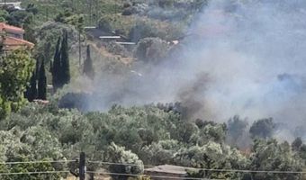 Φωτιά στα Σπάτα: Εντοπίστηκε νεκρός σε αυτοκίνητο