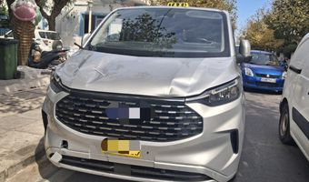 Τροχαίο στην πόλη της Κω – Ταξί βαν συγκρούστηκε με δύο ποδήλατα