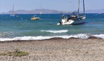 Στα "ρηχά" ιστιοφόρο λόγω ισχυρών ανέμων στην Β. Γεωργίου