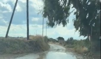 Παράπονα αναγνώστη για τον πίσω δρόμο προς το Τιγκάκι – Πλημμυρίζει με την παραμικρή βροχή