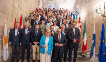 Με τη «Διακήρυξη της Ρόδου» το ΕΛΚ στην Επιτροπή των Περιφερειών ζητά έναν φιλόδοξο ευρωπαϊκό προϋπολογισμό με επίκεντρο τις τοπικές πραγματικότητες και ισχυρή περιφερειακή συνεργασία