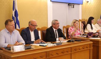 «Δεν μπορεί η πολιτική να είναι άθλημα πλουσίων»: Προβληματισμός στο Περιφερειακό Συμβούλιο για τις αποζημιώσεις των συμβούλων  