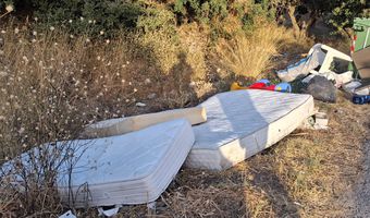 Ασυνειδησία χωρίς όρια: Συμπολίτης μας με φορτηγάκι πέταξε στρώματα και διάφορα σκουπίδια στον Αγ. Νεκτάριο Κω