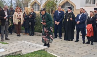 Περί καταθέσεως των στεφάνων στο Ηρώο (Γράφει η Ξανθίππη Αγρέλλη)