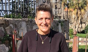 H ταλαντούχα καραγκιοζοπαίχτρια Ζωή Μαρίνου μιλάει για το νέο της τραγούδι “Ο αστροναύτης”