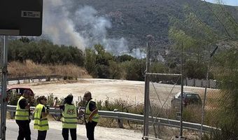 Συμβαίνει τώρα: Φωτιά  έξω από τη δομή μεταναστών στο Πυλί 