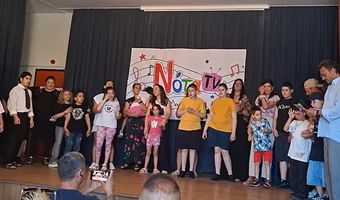 ΤΑ... ΕΣΠΑΣΑΝ ΟΙ ΜΑΘΗΤΕΣ  ΤΟΥ ΕΙΔΙΚΟΥ ΔΗΜΟΤΙΚΟΥ ΣΧΟΛΕΙΟΥ ΚΩ ΜΕ ΡΕΜΠΕΤΙΚΑ, ΡΟΚ, ΝΤΙΣΚΟ, ΡΕΓΚΕ & ΧΙΠ ΧΟΠ