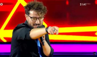 Ο 29χρονος Καλύμνιος Άγγελος Στάντζος ξεσήκωσε το “The Voice” με τη “Σέξι Θεία Λόλα”