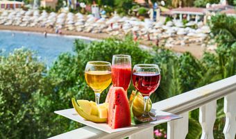 Οι… ευχάριστες τουριστικές εκπλήξεις στο τέλος της σεζόν  