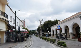 Ανοικτά τα καταστήματα την Κυριακή – Σε ισχύ το εορτατικό ωράριο   