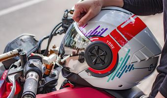 Πάνω από 1.400 παραβάσεις βεβαιώθηκαν την 43η εβδομάδα της εκστρατείας «Μηδενική ανοχή στη μη χρήση κράνους»