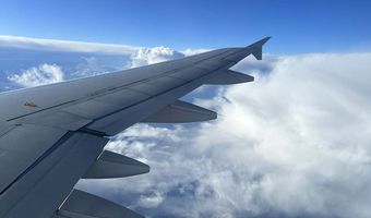 Αεροπορικά εισιτήρια: Αυξήσεις έως 39% σε έναν χρόνο – Γιατί οι τιμές θα ανέβουν κι άλλο