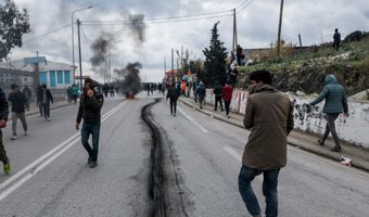 Μεταναστευτικό: Εκρυθμη η κατάσταση στην Μόρια, στέλνουν ΜΑΤ -Αγρια επεισόδια, οργή κατοίκων