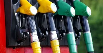 Καύσιμα: Παραμένει σταθερή η τιμή παρά την πτώση στο πετρέλαιο