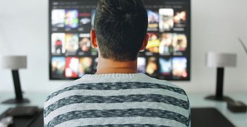 Έρευνα: Η πολλή τηλεόραση αυξάνει τον κίνδυνο θρόμβωσης