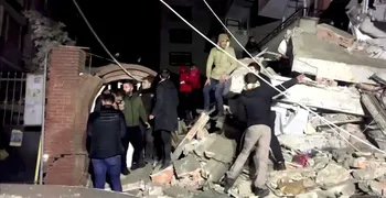 Φονικός σεισμός 7,8 R στην Τουρκία - Πάνω από 500 νεκροί