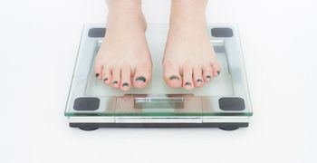 Γιατί οι γυναίκες παχαίνουν στην εμμηνόπαυση - Συμβουλές για να ελέγχεις το βάρος σου