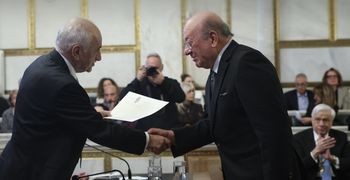 Aπονομή τιμητικής διάκρισης στον κ. Νίκο Στ. Μανούση από την Ακαδημία Αθηνών