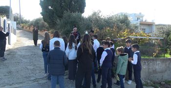 Κάλαντα στις γειτονιές της Κω από μαθητές του 5ου Δημ. Σχολείου και τη Φιλαρμονική