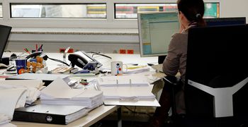 Πρόστιμα έως 2.500 ευρώ σε ασυνεπείς δημοσίους υπαλλήλους  