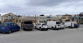 Παράπονα για τα παρκαρισμένα οχήματα στην στάση του ΚΤΕΛ στην Κεφαλο