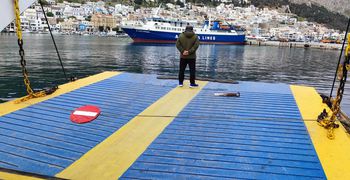 Δημοκράτες  - ΠΚ: Οι νησιώτες άτυποι “χρηματοδότες” της Κυβέρνησης