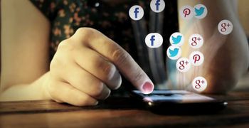 Εμμονή με τα social media για 1 στους 2 εφήβους στην Ελλάδα – Τα στοιχεία του Ιδρύματος «Σταύρος Νιάρχος»