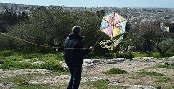 «Ο χαρταετός θέλει αέρα, όχι αλκοόλ»: Το ευρηματικό βίντεο της ΕΛΑΣ για την Καθαρά Δευτέρα