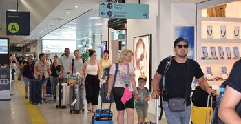 Aνθεκτικός ο ελληνικός τουρισμός – Οι αγορές που στήριξαν το επτάμηνο