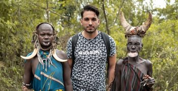 Ο Μιχάλης - Άγγελος Σαρηγιάννης από την Κω που ταξιδεύει σε όλο τον κόσμο και επιστρέφει στην Ελλάδα για να μοιράσει τις εμπειρίες του