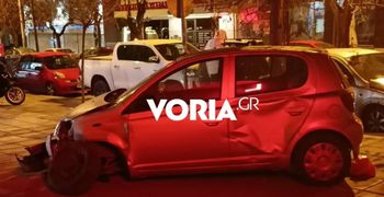 Θεσσαλονίκη: Μεθυσμένη 24χρονη οδηγός πήρε σβάρνα 15 αυτοκίνητα και ένα περίπτερο