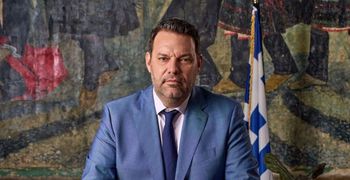 Aπαγόρευσαν από τον Δήμαρχο Ρόδου να μιλήσει στα εγκαίνια των μνημείων - Ανακοίνωση κατά της Υπ. Πολιτισμού Λ. Μενδωνη