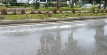 Αναγνώστης: Καθίζηση του δρόμου στην είσοδο της πόλης