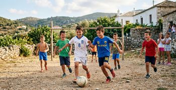 "Ευτυχισμένα" δηλώνουν 8 στα 10 παιδιά στην Ελλάδα - Συνήθως είναι αγόρια, καλοί μαθητές, κατοικούν σε νησιά, μένουν με τους δύο γονείς