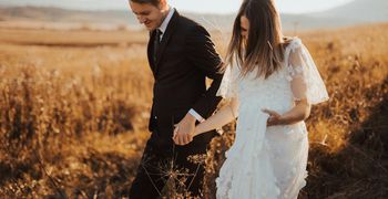  8 Φεβρουαρίου Παγκόσμια ημέρα του γάμου: Ο θεσμός κλυδωνίζεται ή  παρακμάζει; (γράφει η Ξανθίππη Αγρέλλη)