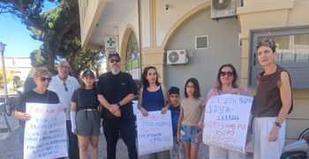 Απεργιακή κινητοποίηση έξω από την Ένωση Ξενοδόχων Κω
