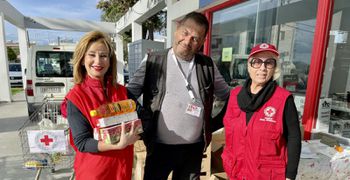 ΕΡΥΘΡΟΣ ΣΤΑΥΡΟΣ ΚΩ: ΔΙΑΝΟΜΗ 530 ΔΕΜΑΤΩΝ ΑΓΑΠΗΣ ΣΕ 220 ΟΙΚΟΓΕΝΕΙΕΣ