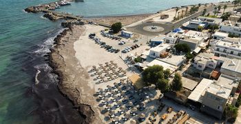 Πλύσιμο του παραλιακού μετώπου Μαστιχαρίου το πρωί της Πέμπτης 9/7