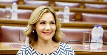 Στη Βουλή από τη Μ. Ιατρίδη η παράταση των συμβάσεων εργαζομένων άνω των 55 ετών στους Δήμους